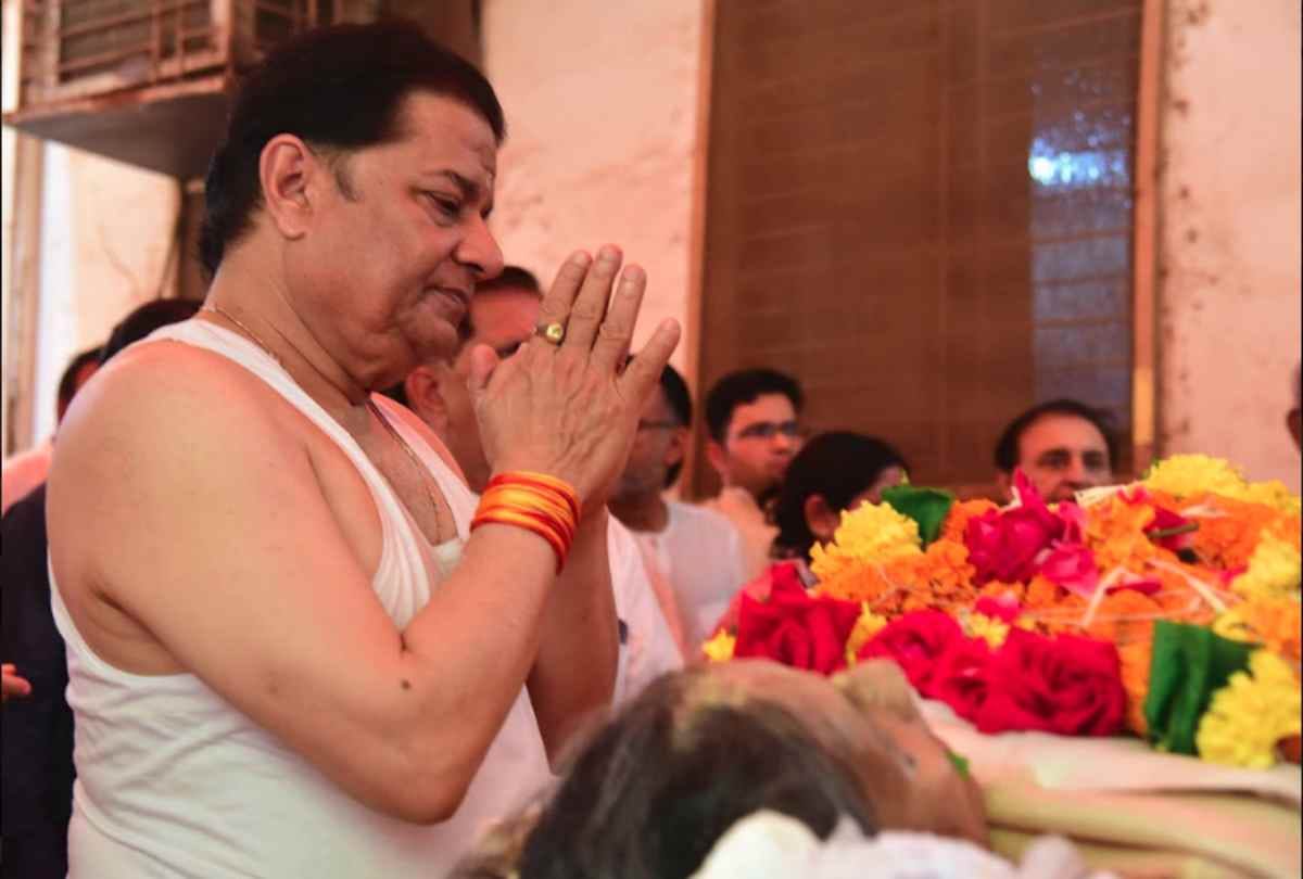 bhajan singer anup jalota mother kamala jalota funeral photos