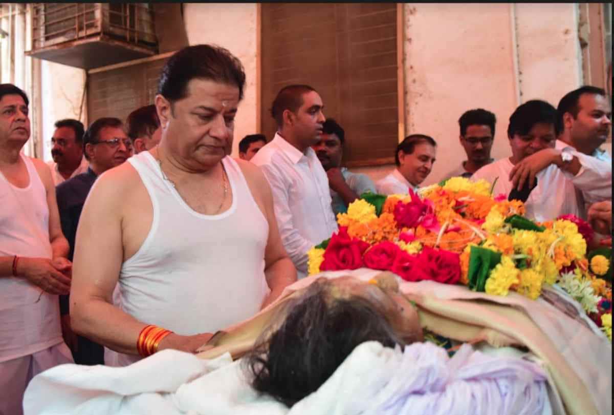 bhajan singer anup jalota mother kamala jalota funeral photos