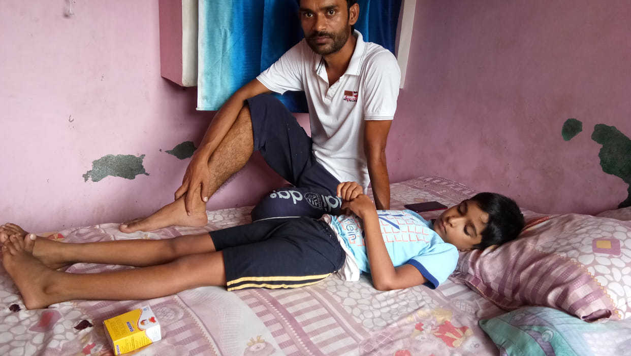 symtums like polio found in 8year  chield
