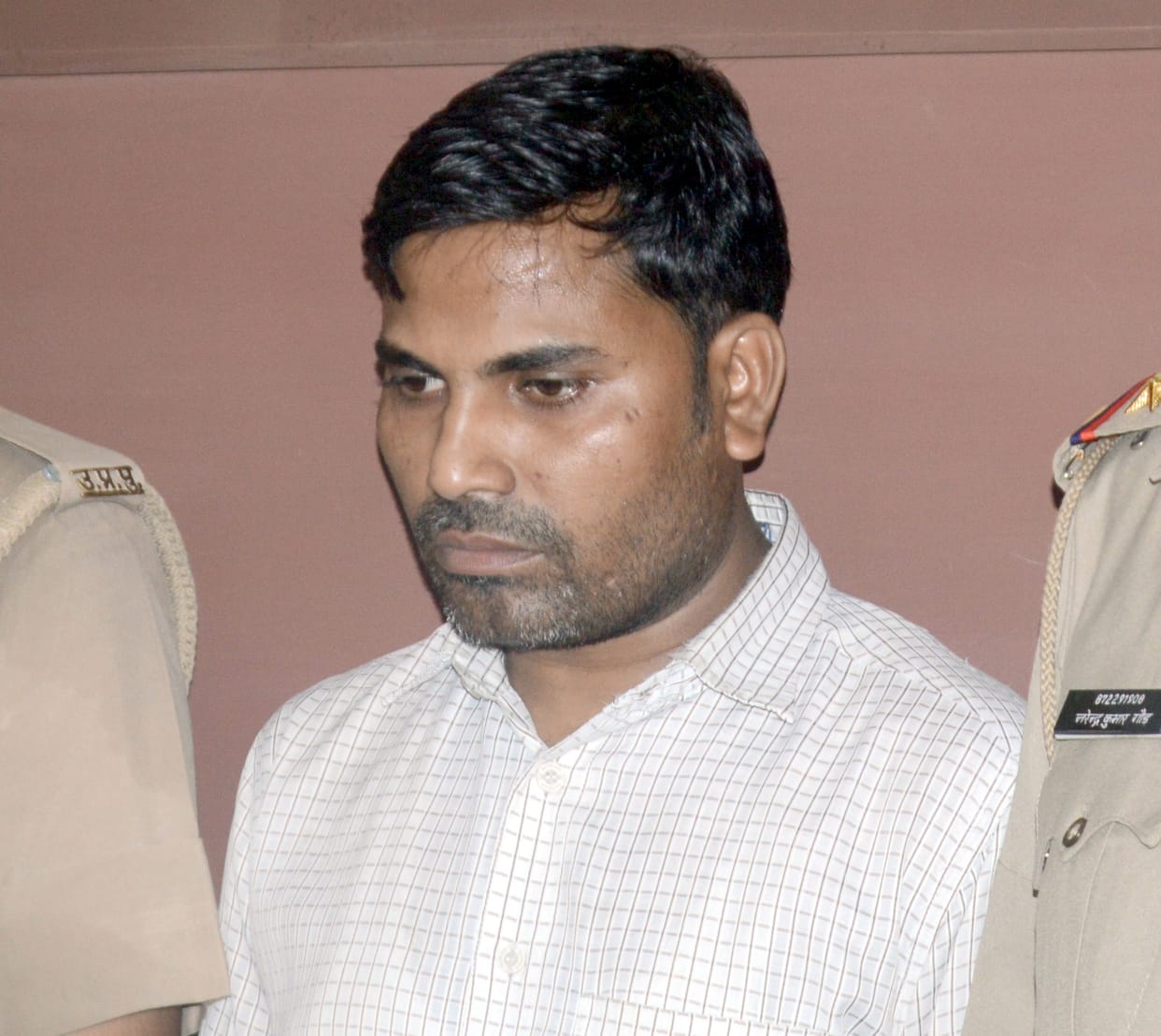 Fraudulent insurance policy to lure millions of crores to the company