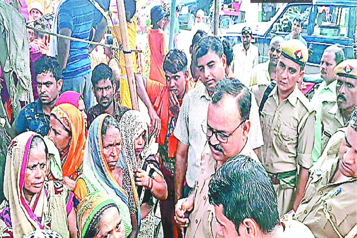Four kanwariye injured in truck accident at Bijnor district