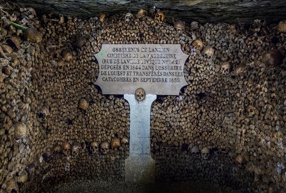 Catacombs of Paris where more than 60 lakh bones in underground tunnel