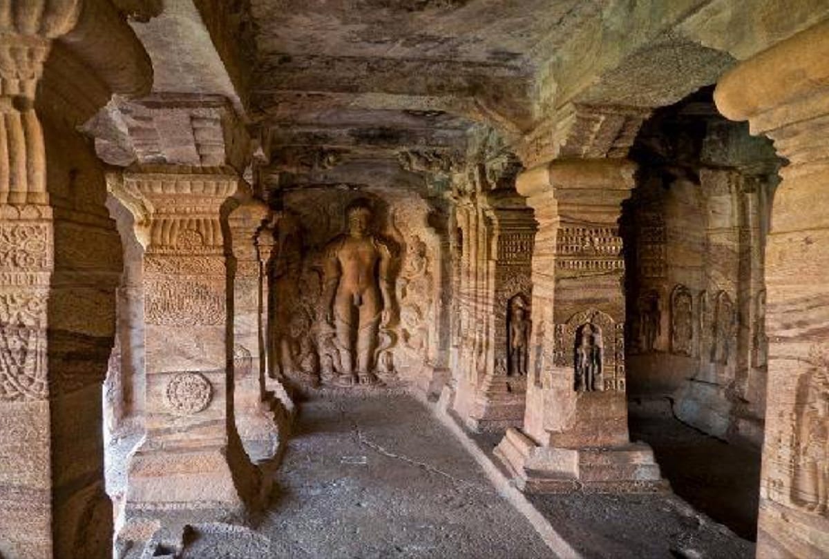 amazing place to visit in karnataka badami caves temples