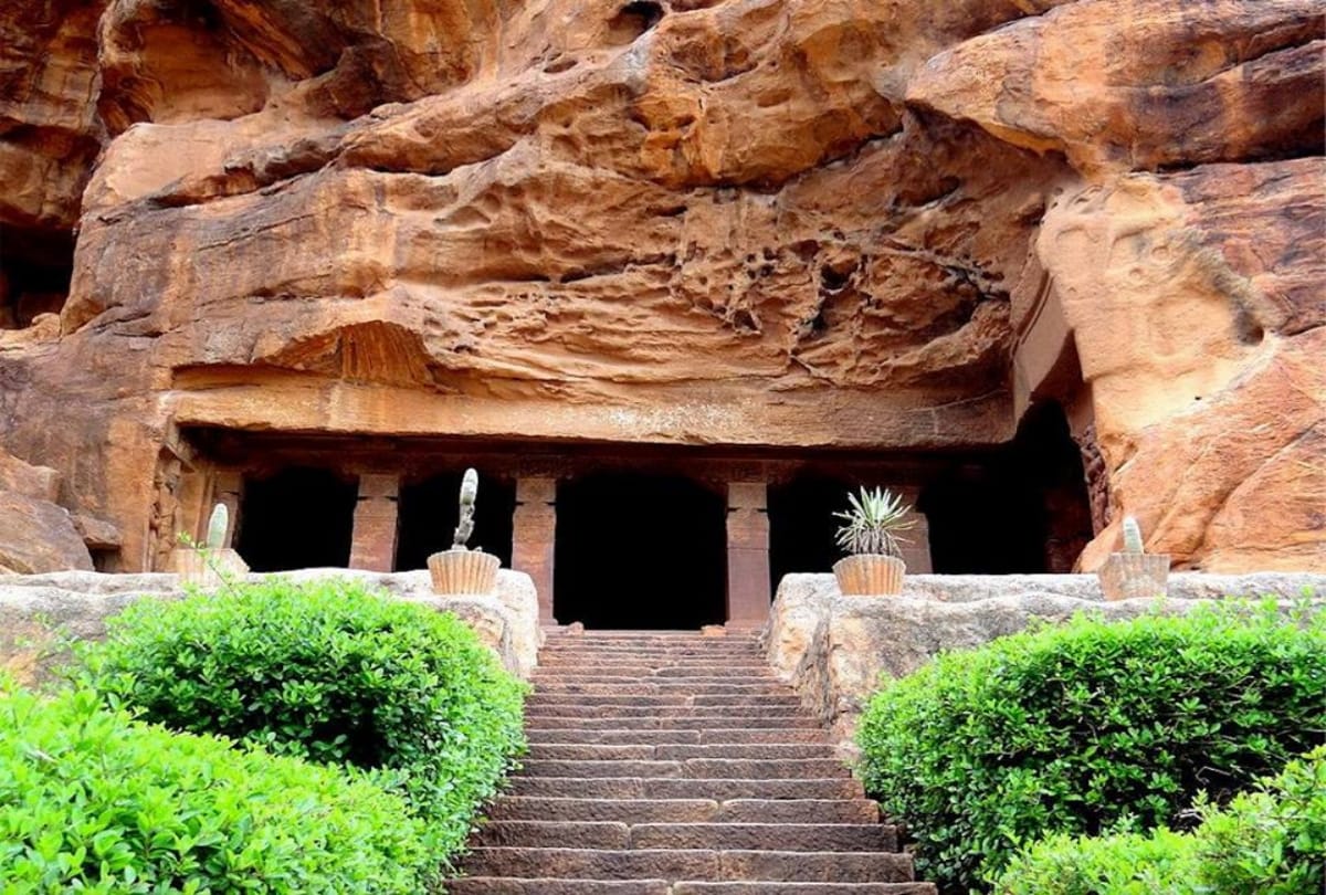 amazing place to visit in karnataka badami caves temples