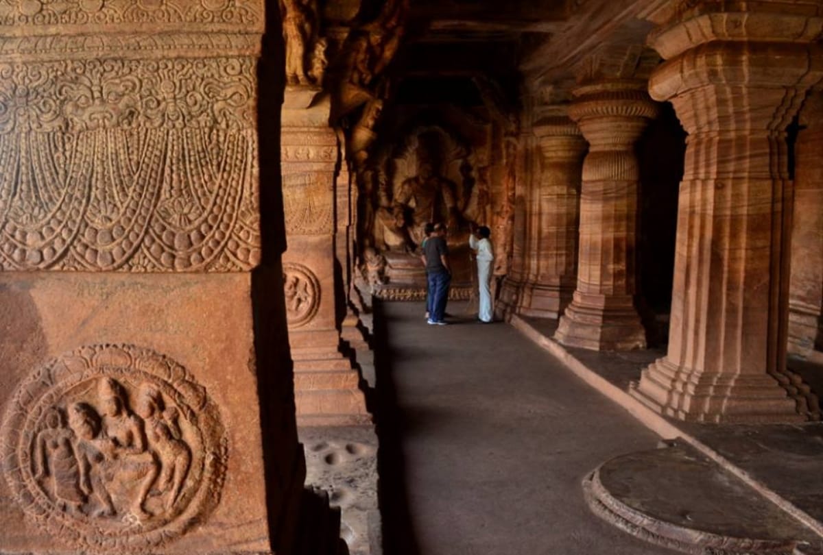 amazing place to visit in karnataka badami caves temples