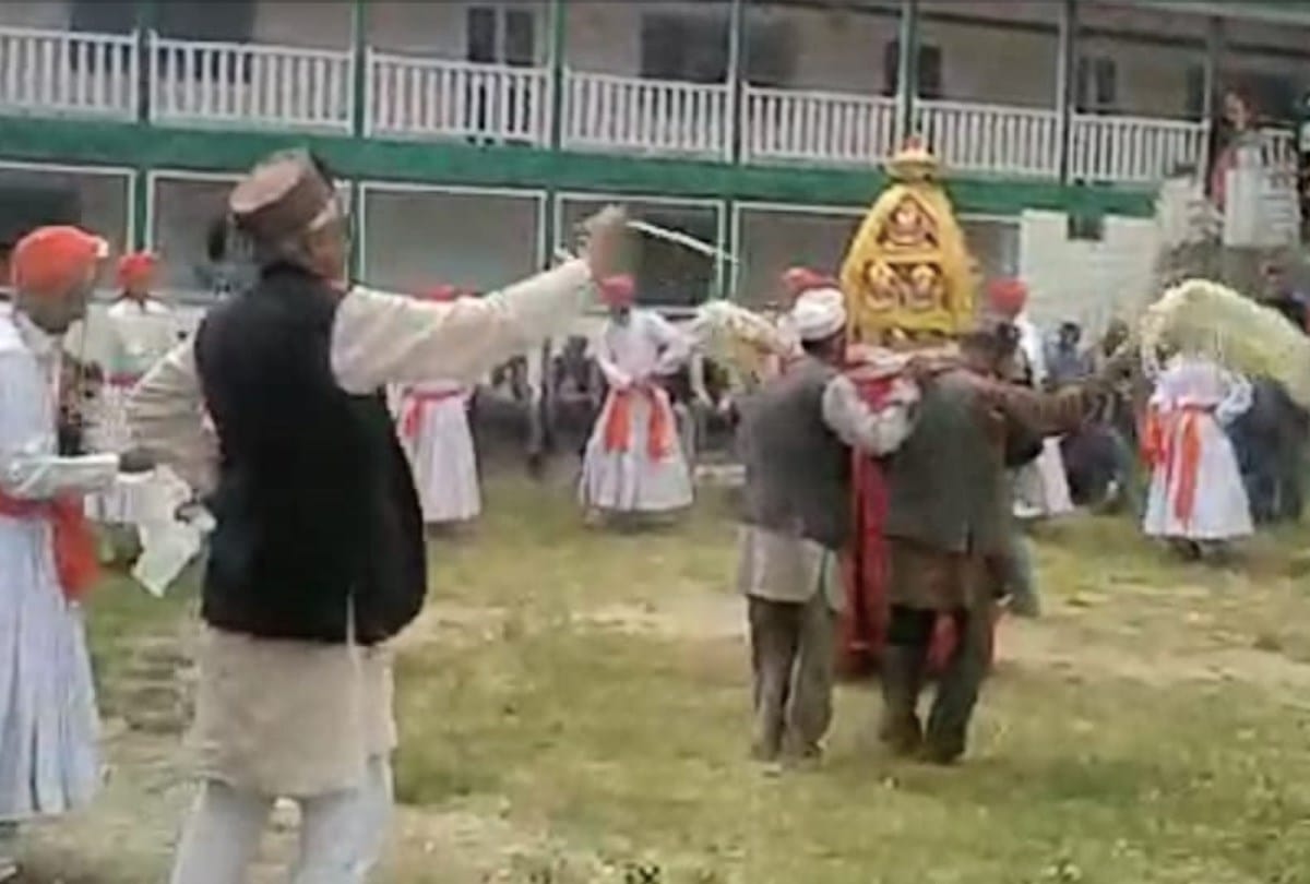 Himachali Traditional Dance Choltu Dance  performed by Devta