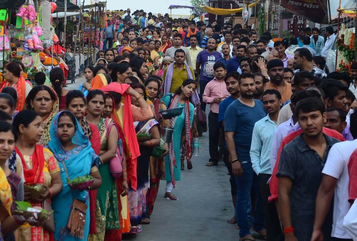 long devotees line stop many trains in raebareli on the occasion of sawan somvar