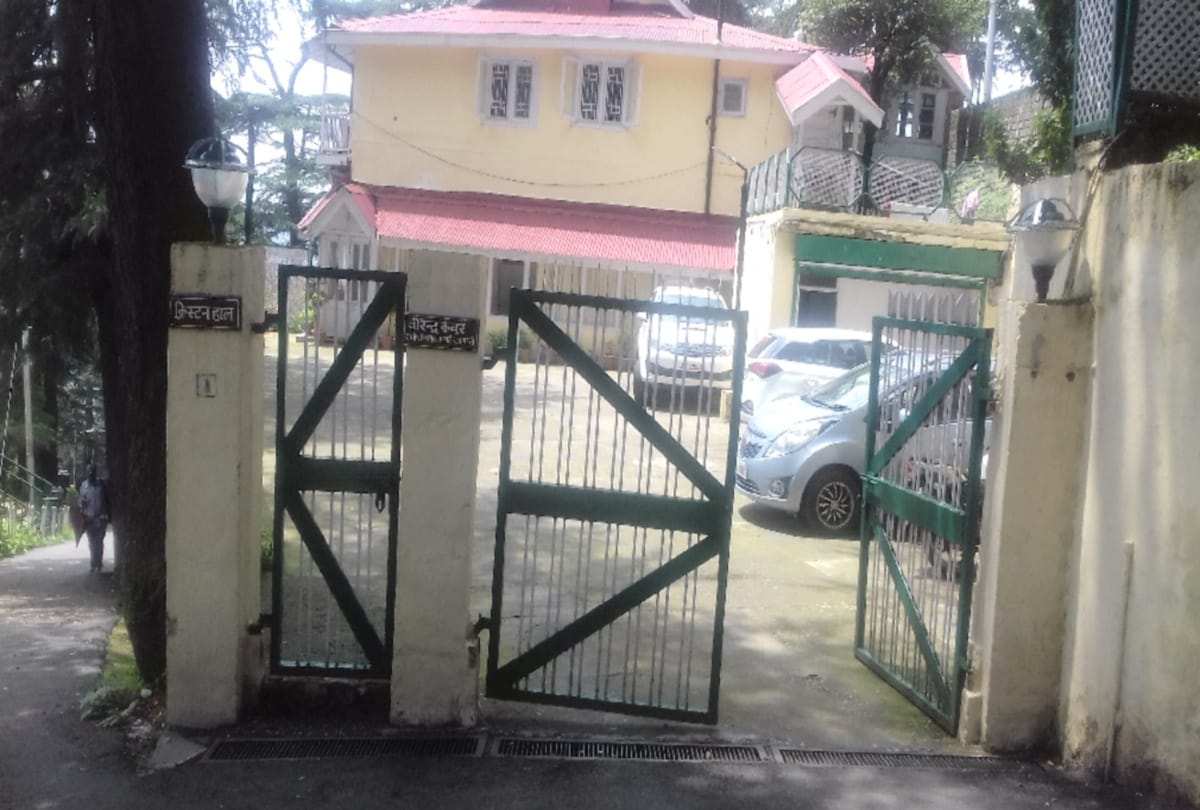 pk Dhumal, virender kanwar, minister  bungalow shimla, pk Dhumal name plate