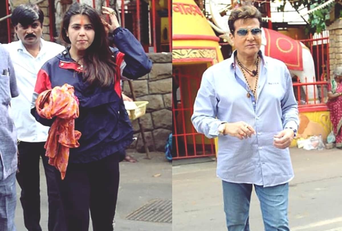 Ekta kapoor and jeetendra visit Bholenath temple in Savan See Photos