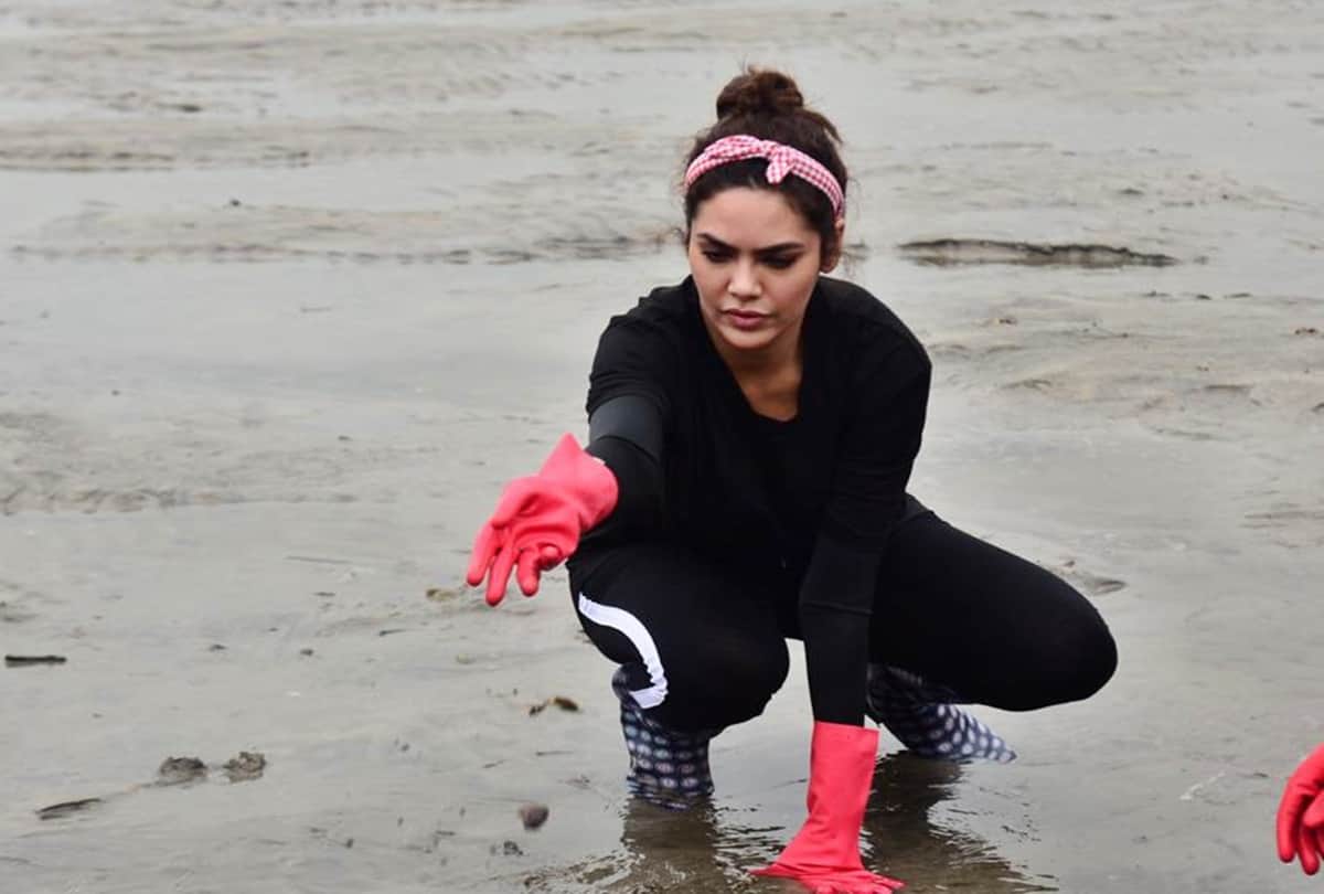 Actor Esha Gupta joined Mumbaikar in their bid to clean the Dadar beach