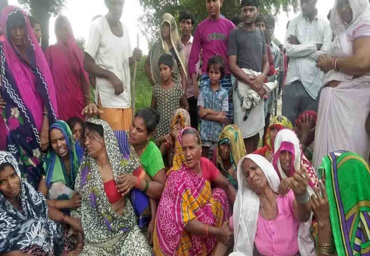 villager got agitated by the disease and jumped into the pond in farrukhabad