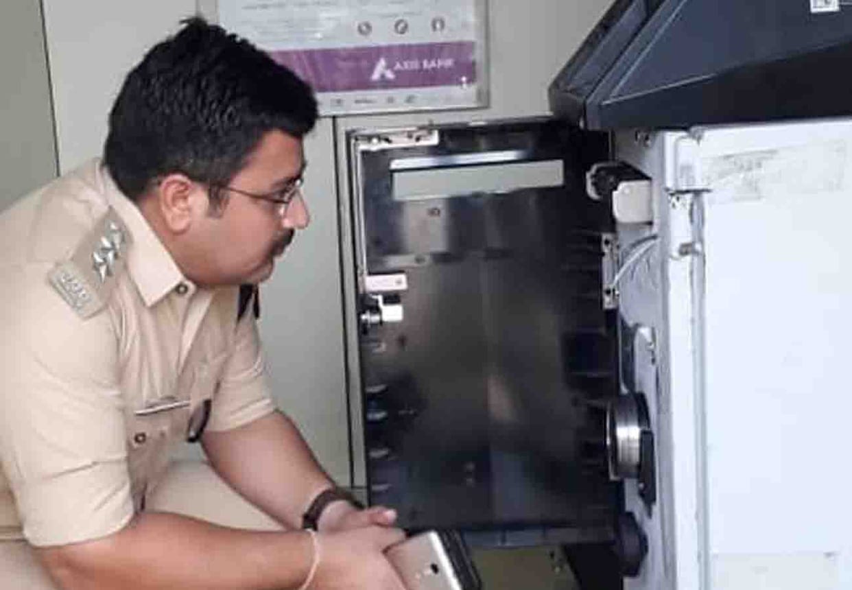 Thieves tried to break ATM in Kanpur dehat
