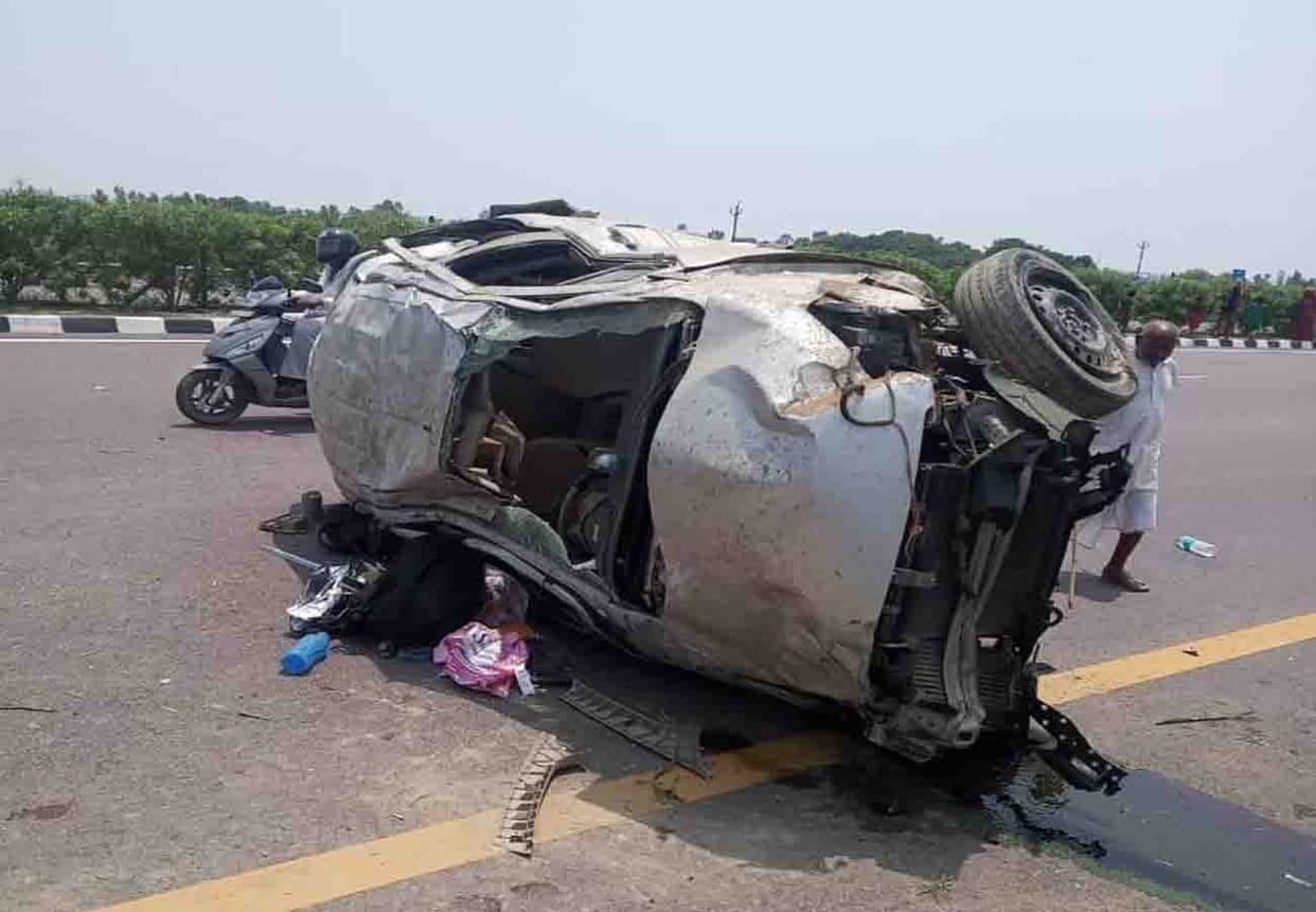 Road accident on Agra-Lucknow expressway, one dead and four injured