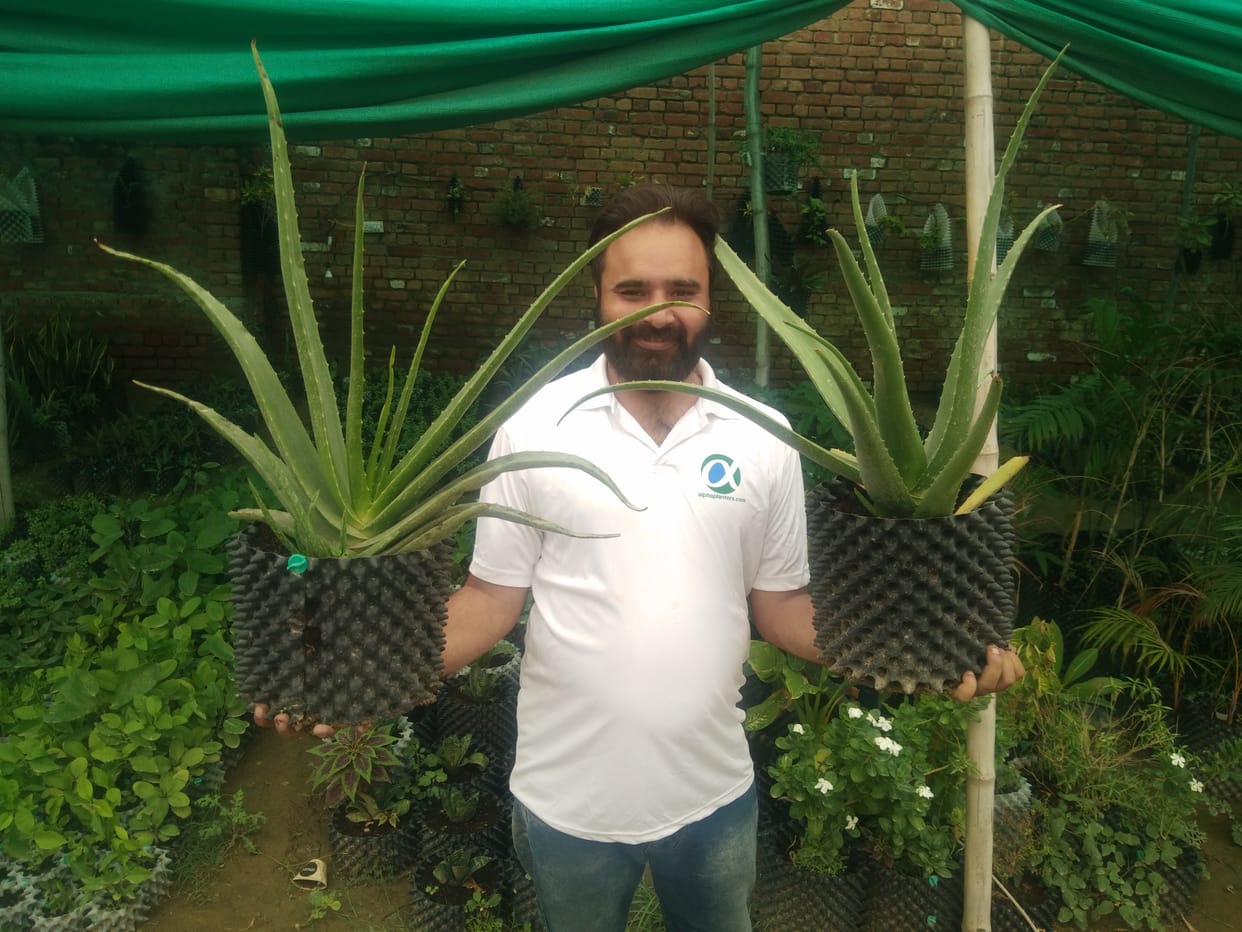 Flowerpot maker Nitin lalit in karnal