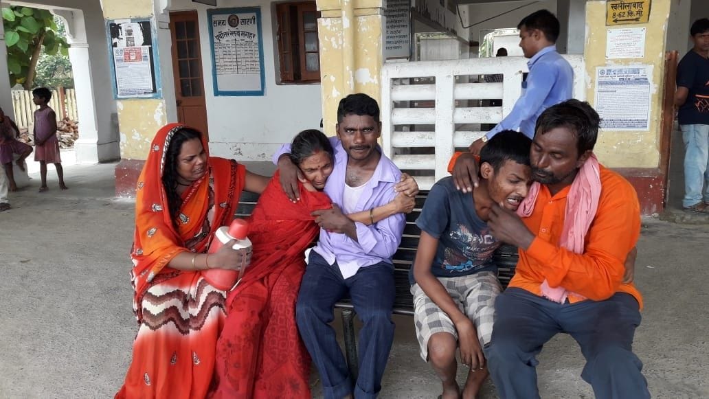 Senior section engineer comes into gorakhnath express, dead