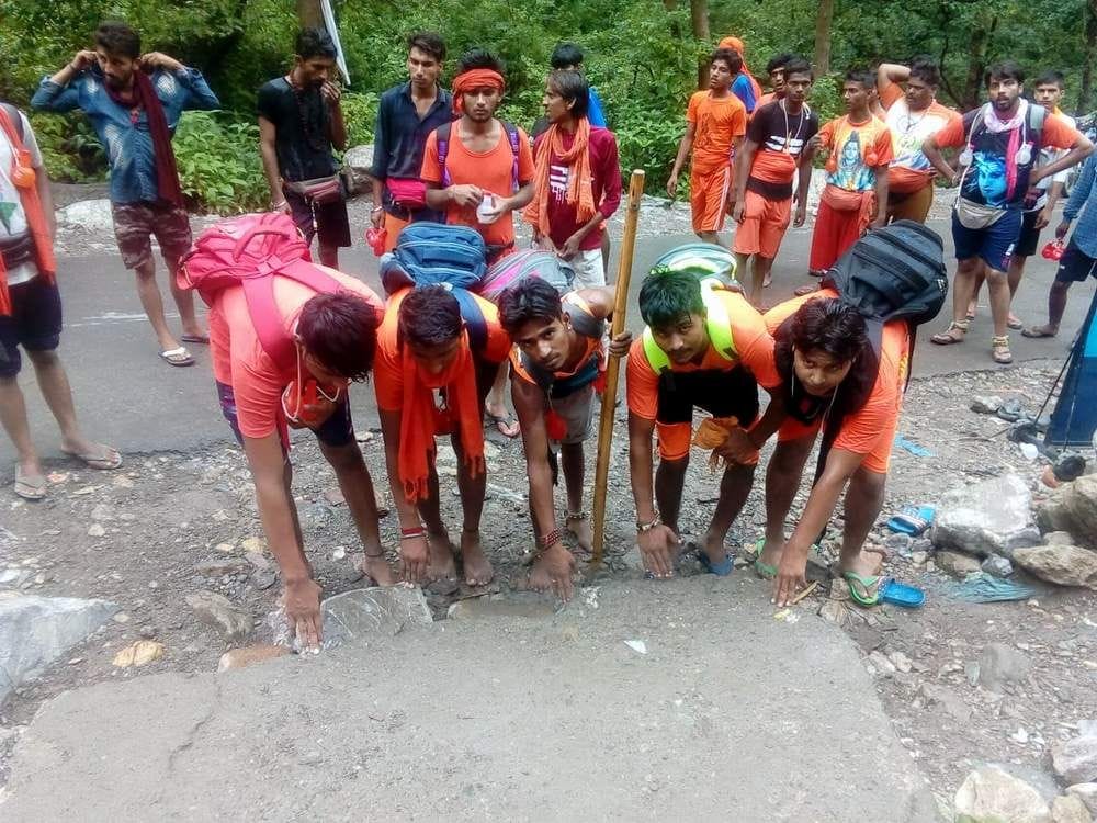 Increased crowd of Kanwadis, Ramjhula bridge will not pass two-wheeler