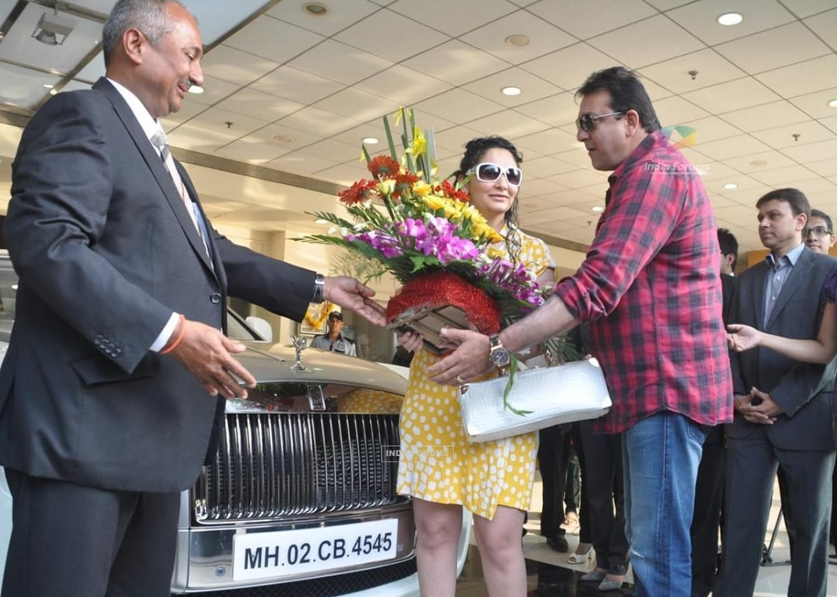 From Amitabh Bachchan to Taimur, these bollywood celebrities received Luxurious car gifts