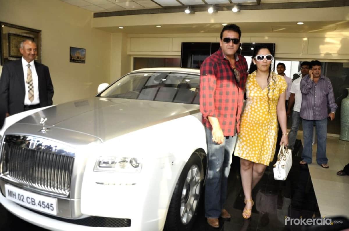 Sanjay Dutt wife Manyata Dutt got trolled for wearing Ripped jeans