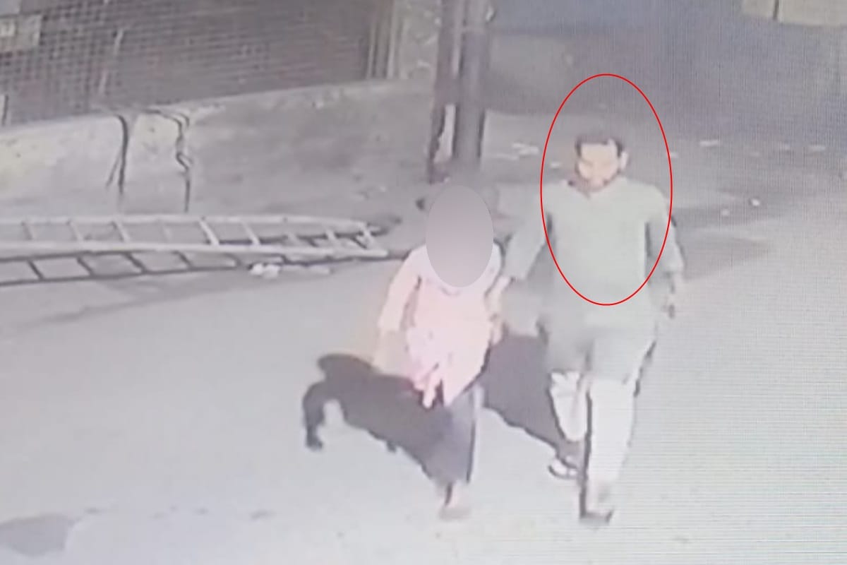 man caught in CCTV in lisari gate Meerut teasing a girl child