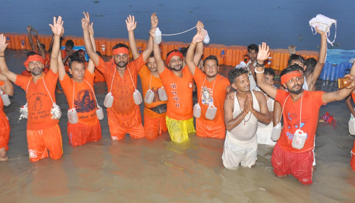 On the first Monday, Baba Vishwanath's Jalabhishek took away water from Sangwo Sangayam