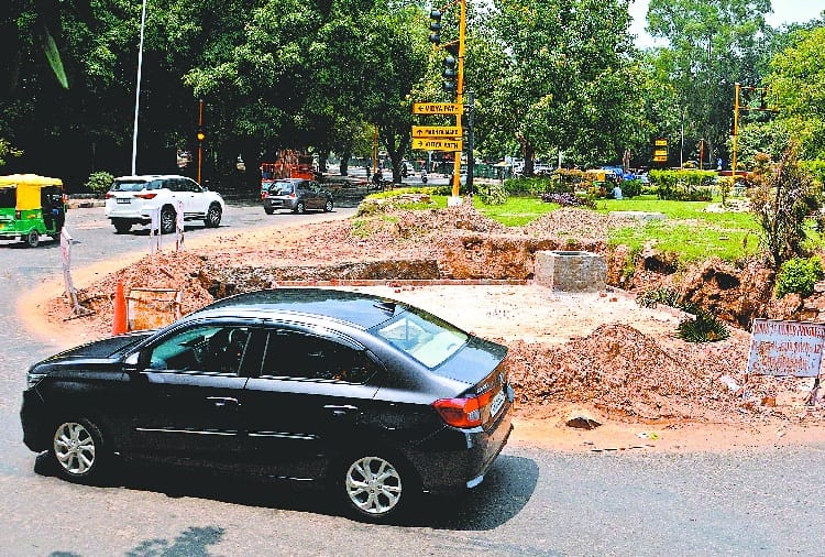 water pipe problem going to sort out on pgi chowk chandigarh