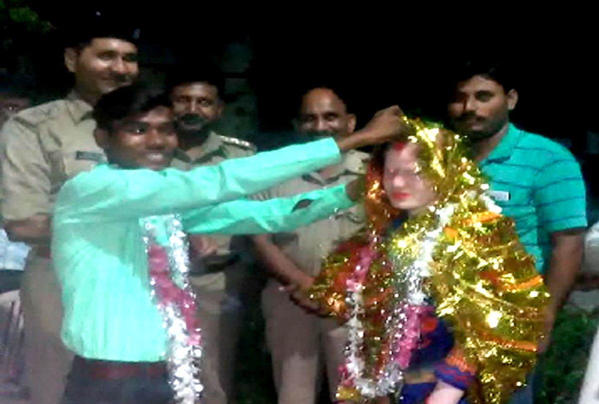 love couple marriage in police station at sikandra