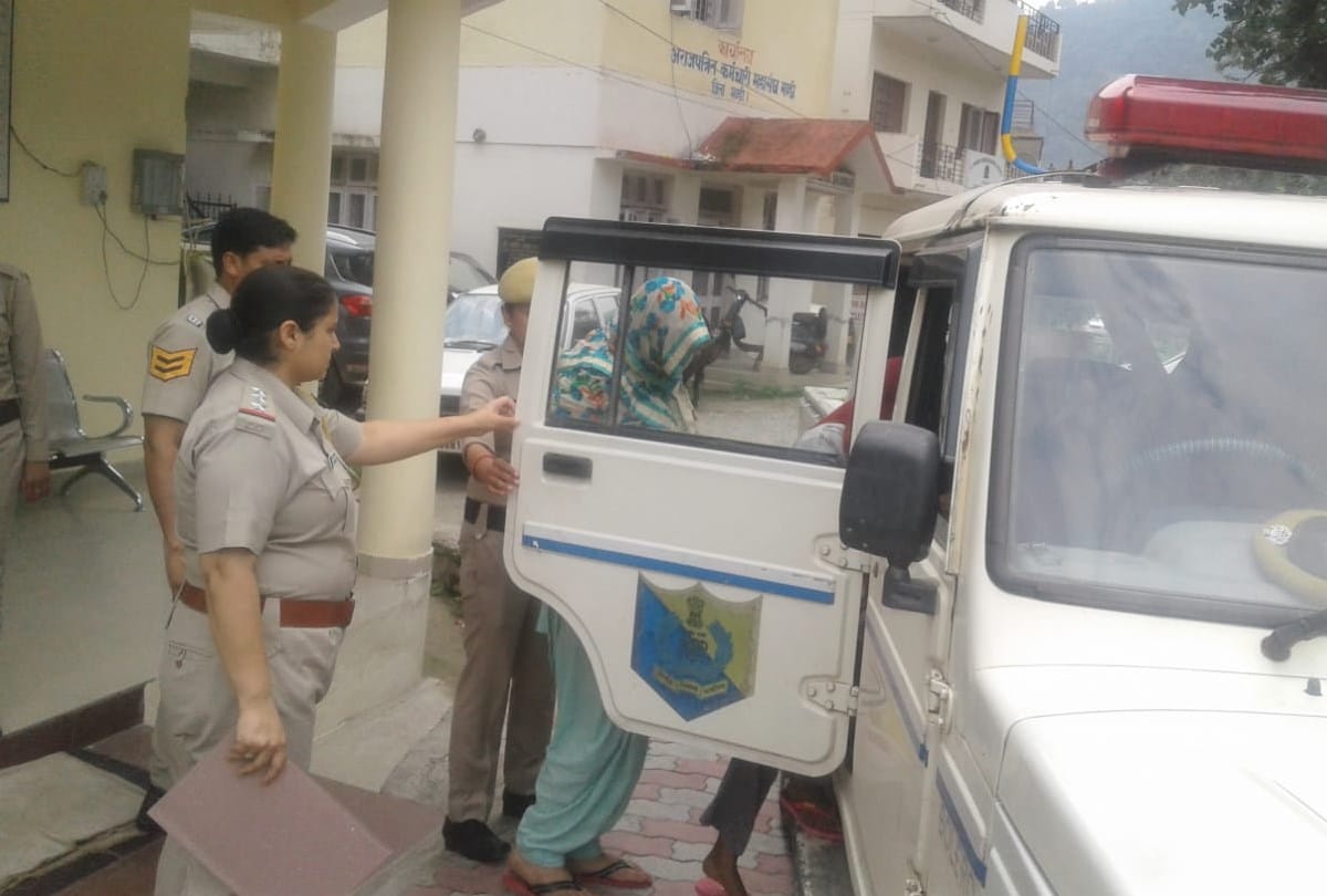 Police Busted Of Highprofile Brothel Racket In Mandi District At Himachal Pradesh
