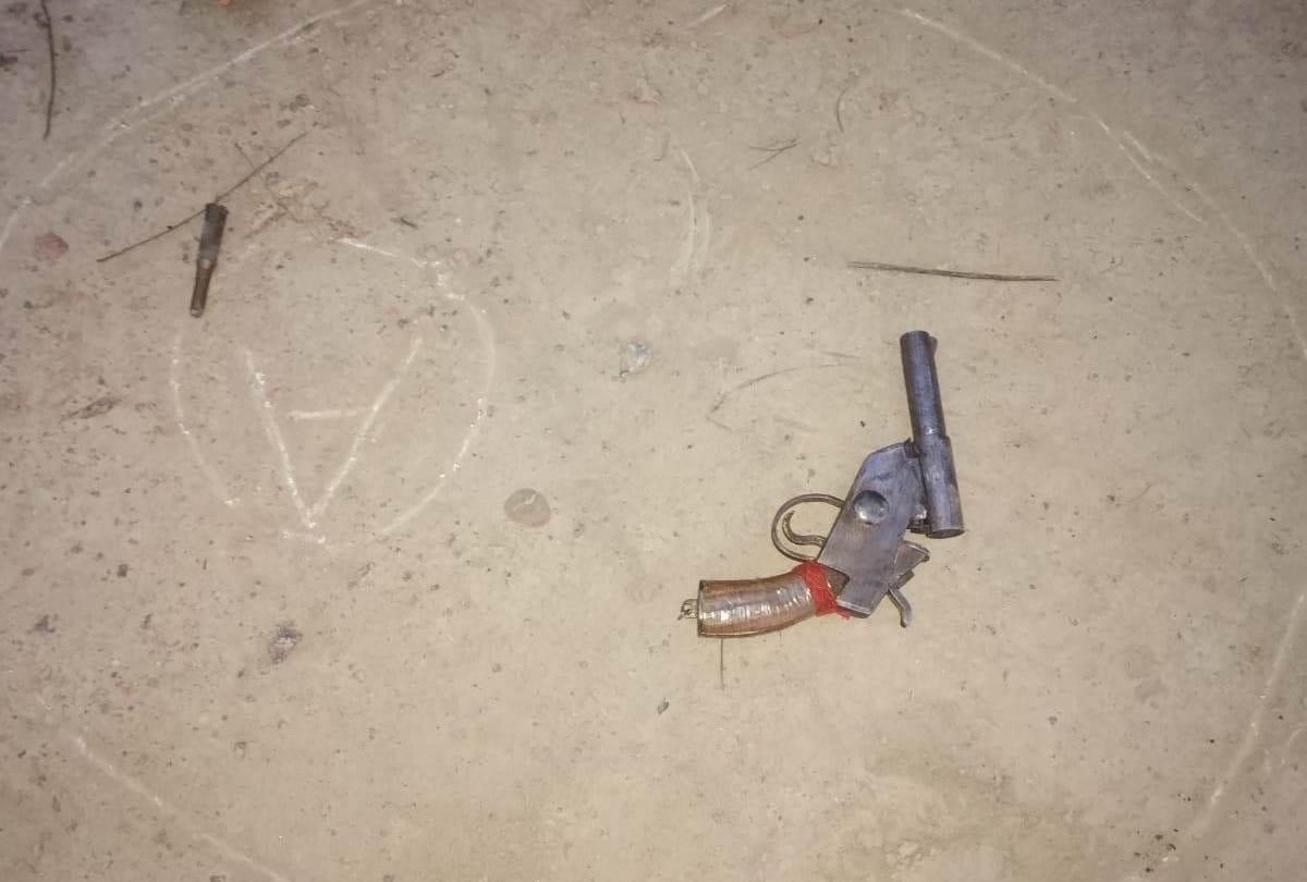 three gangester and two policemen injured in Police encounter in lucknow