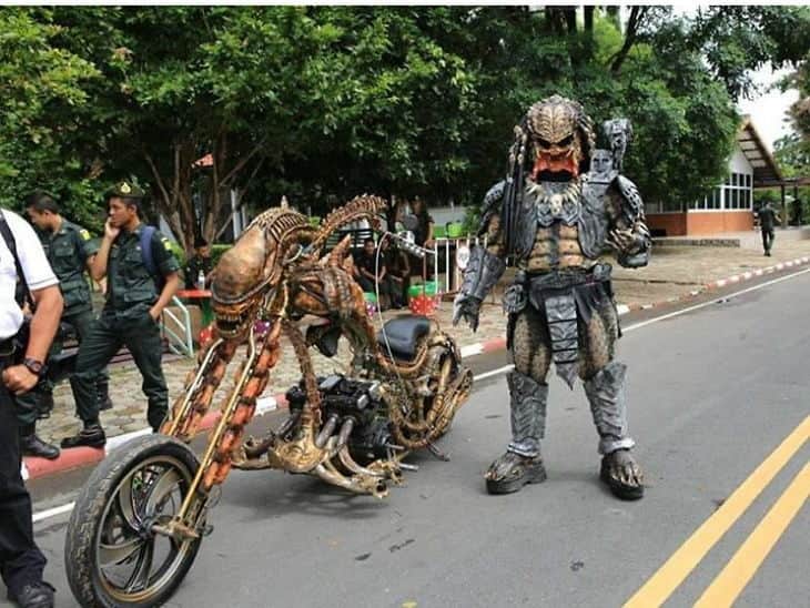 samai khammongkul wear costume of predator movie in thailand
