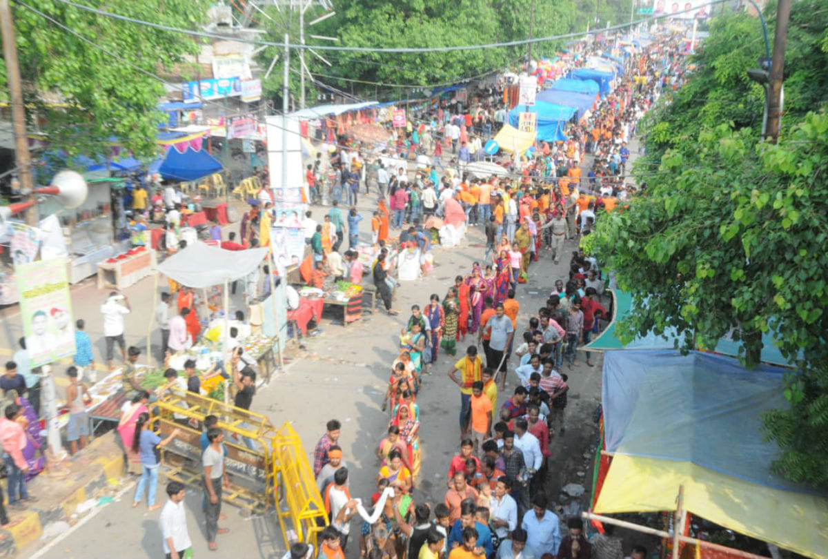 devotees gathered for lord shiva jalabhishek on sawan 2019 in agra
