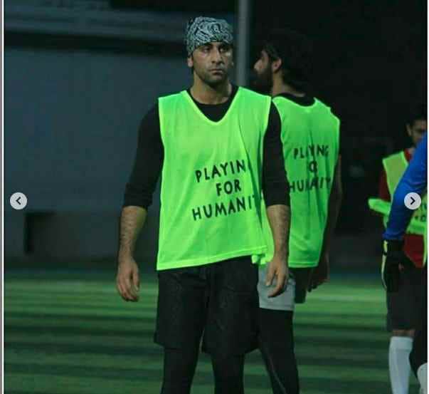 ranbir kapoort and arjun kapoor met in a football match photos