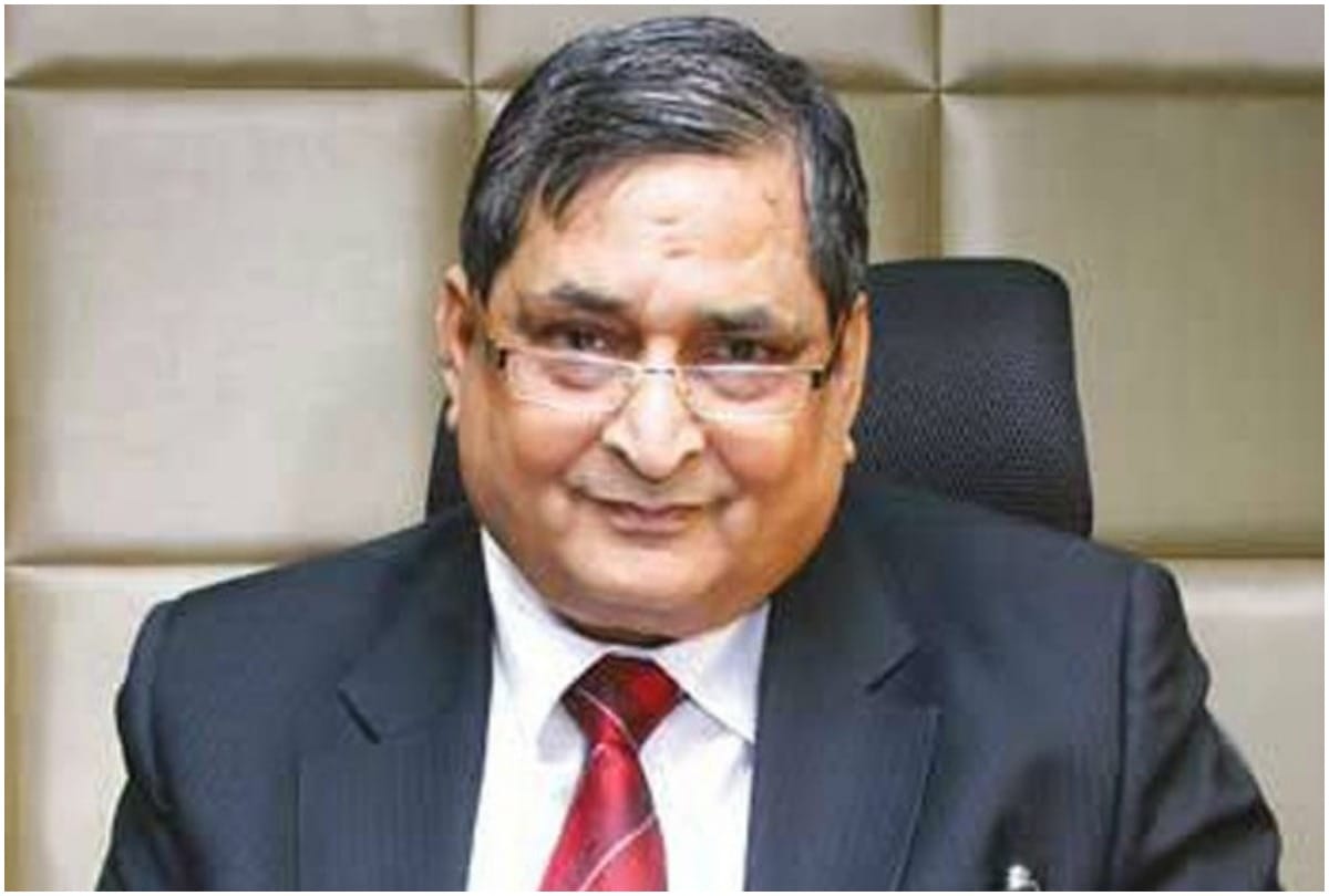Fraud to Rajya Sabha MP Rk Sinha around six crore, Noida