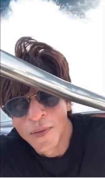 shah rukh khan childrens aaryan khan suhana khan and abram photo from maldives