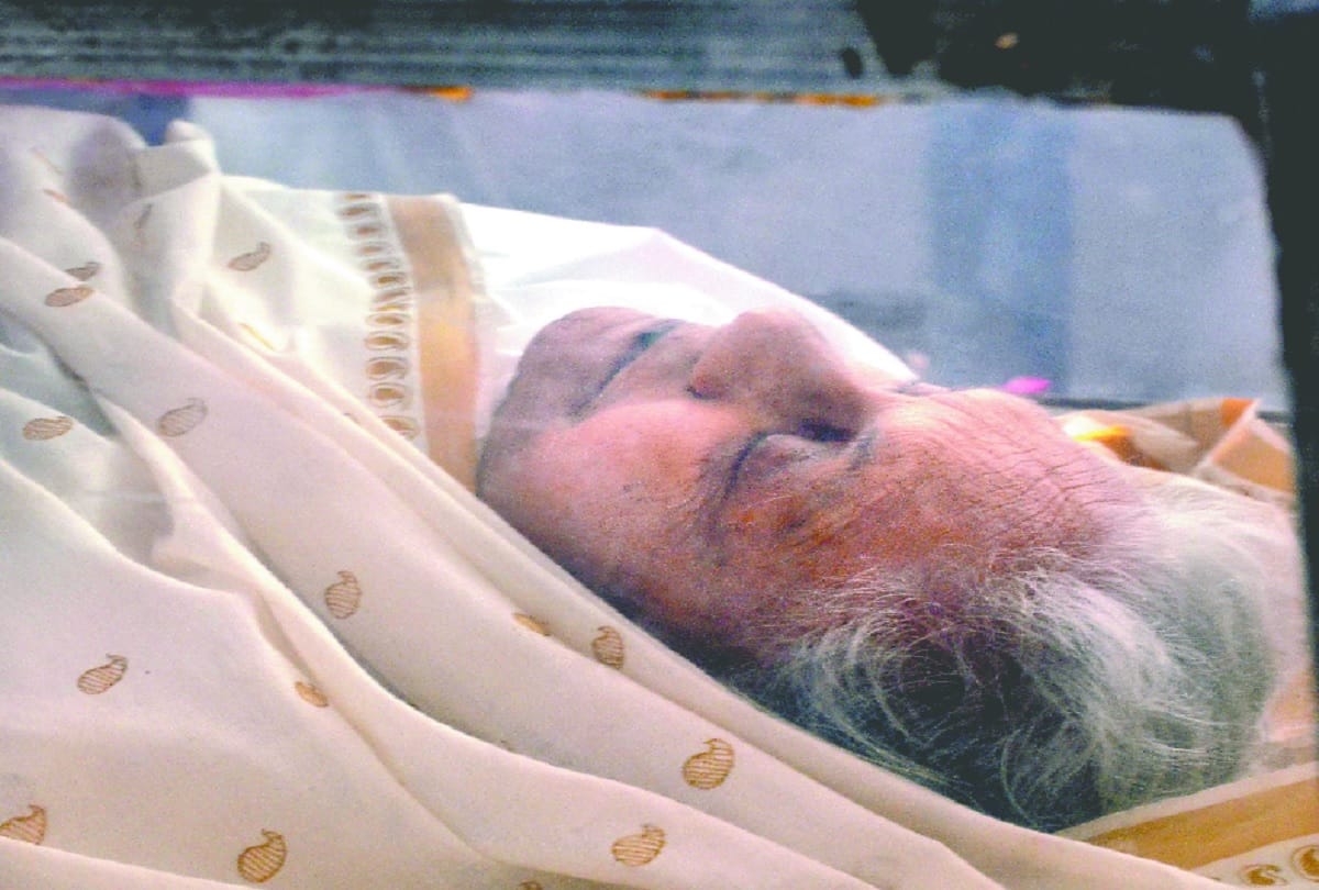 Delhi Ex CM Sheila Dikshit immortal remains Immersed in Prayagraj Sangam