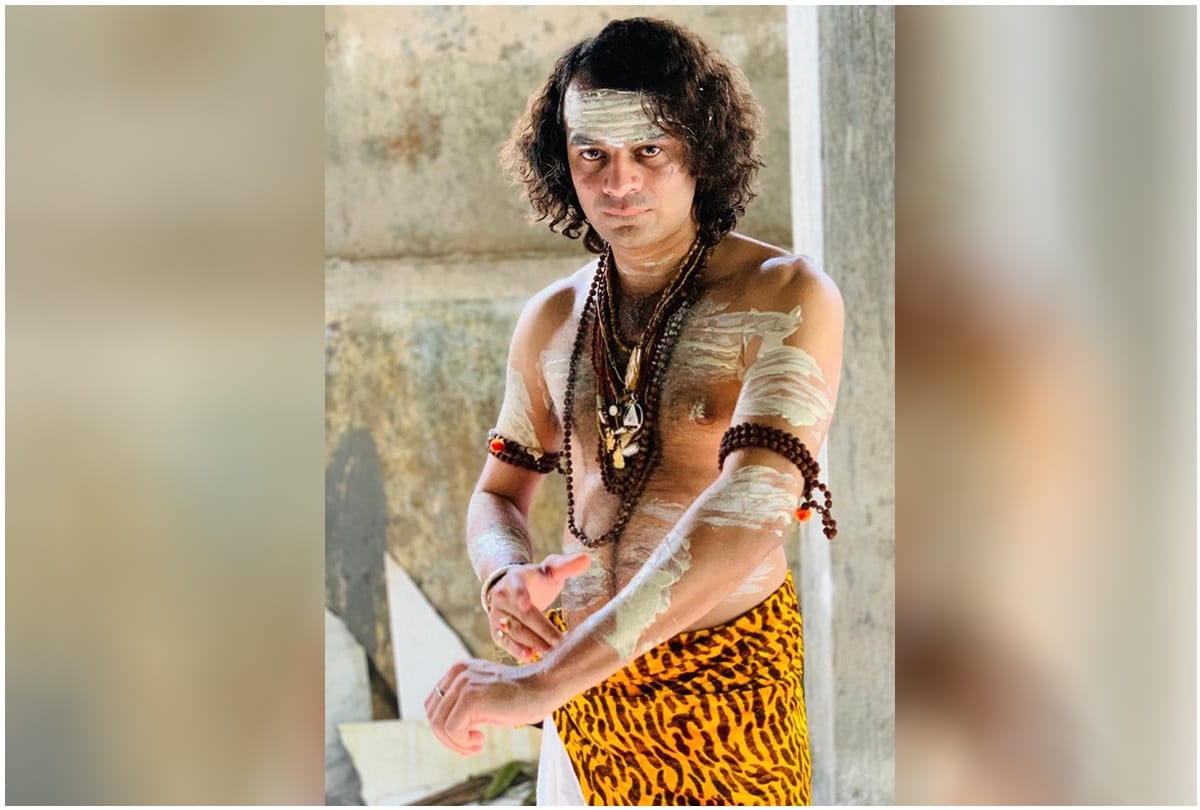 Tej Pratap Yadav, dressed as Lord Shiva, offered prayers at a temple in Patna