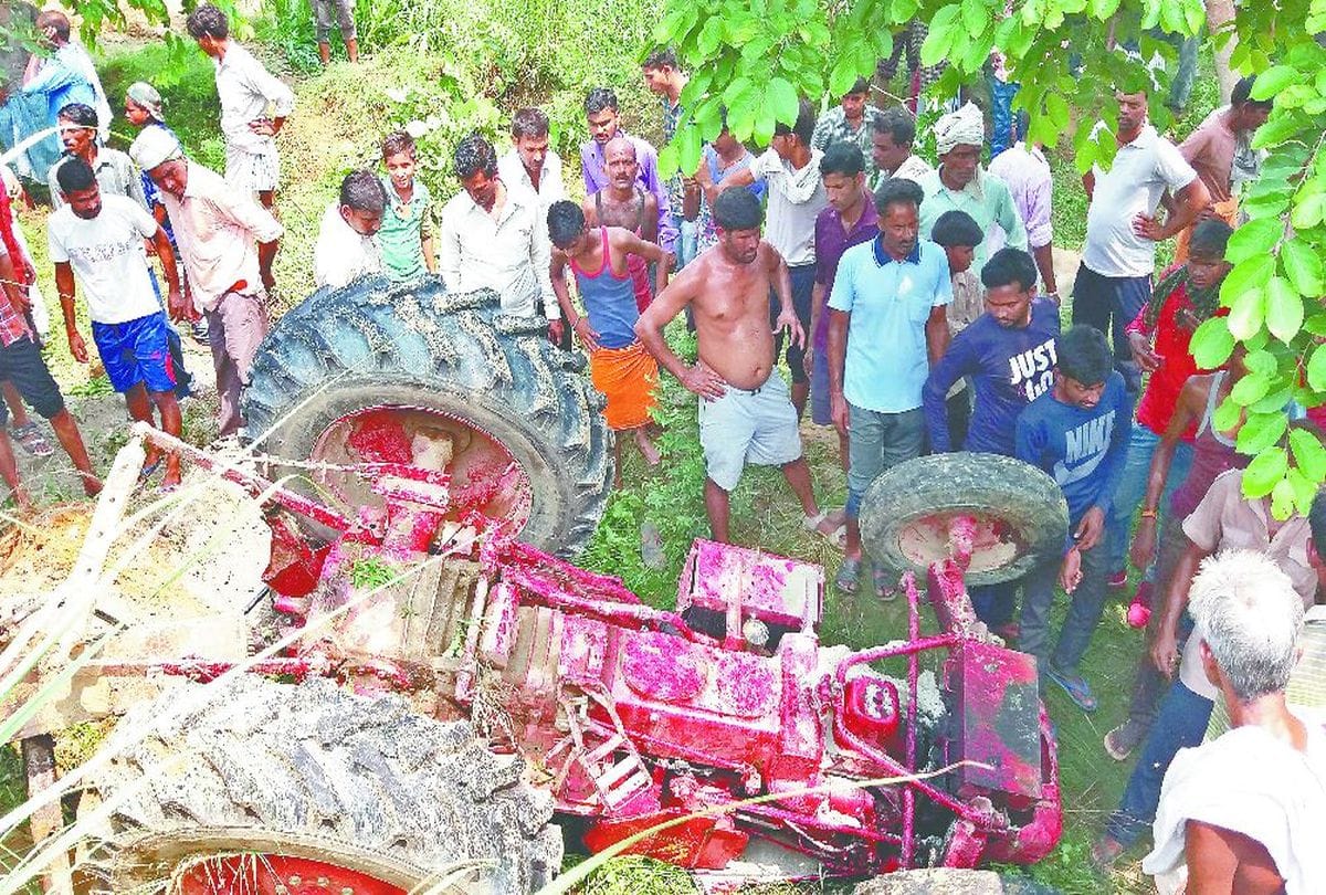 Tractor trolley counterclockwise Two Deid at Police Station jaithara