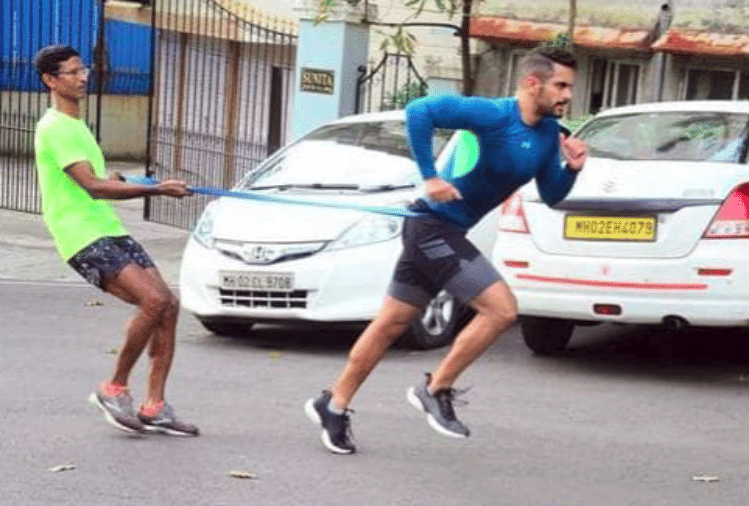 angad bedi workout on road video goes viral