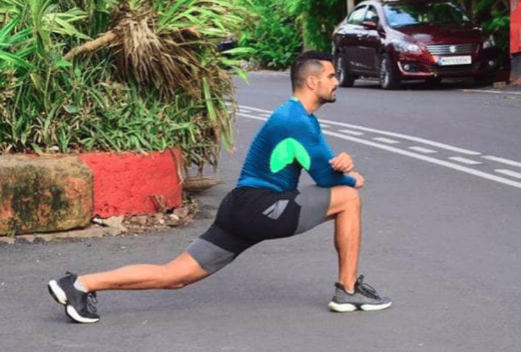 angad bedi workout on road video goes viral