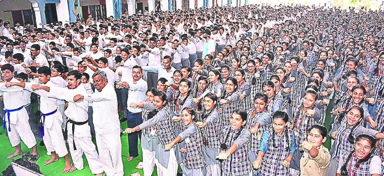 Amar Ujala Foundation: Make Pens, Copy, Bracelets, Necklaces, Your Weapon