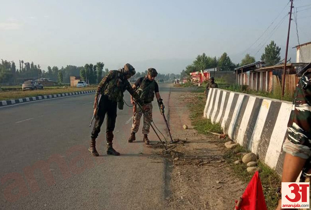 suspicious item found on national highway in anantnag on amarnath yatra route in jammu kashmir