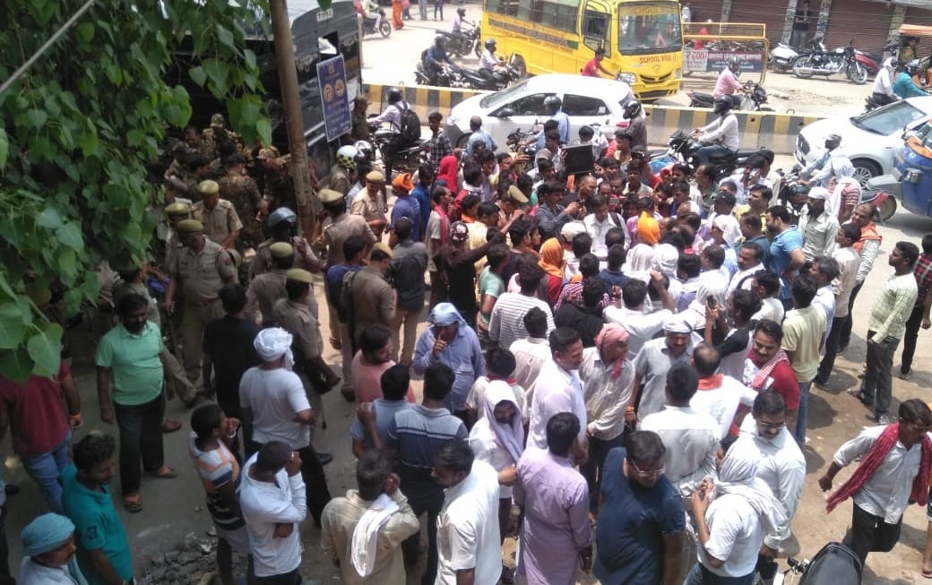 Pipe Businessman Loot 5 Lakh Rupees planed by robbers In Varanasi