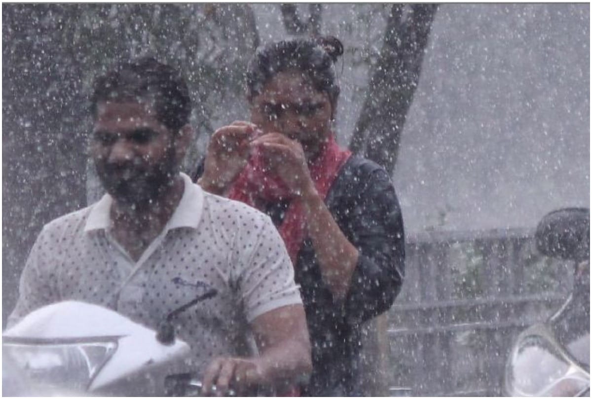 Delhi NCR monsoon weather report minimum and maximum temperature after rain