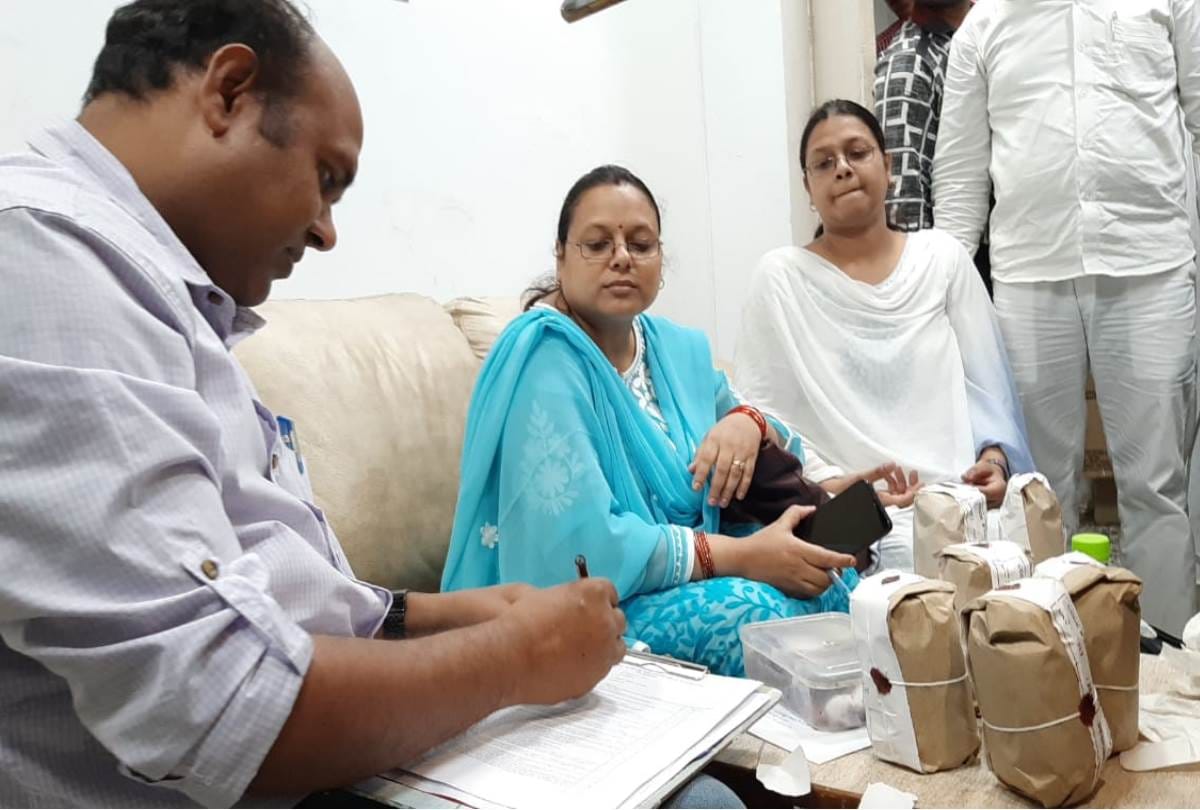 fsda team raids at canteen in vidhan sabha lucknow against food quality complains