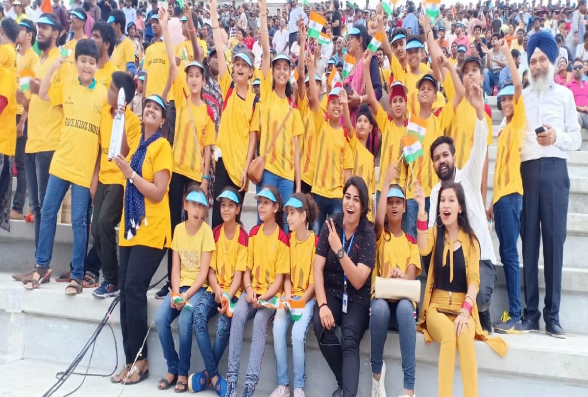 Thousands of people saw live launching of Chandrayaan-2 from ISRO space theme park, see pictures