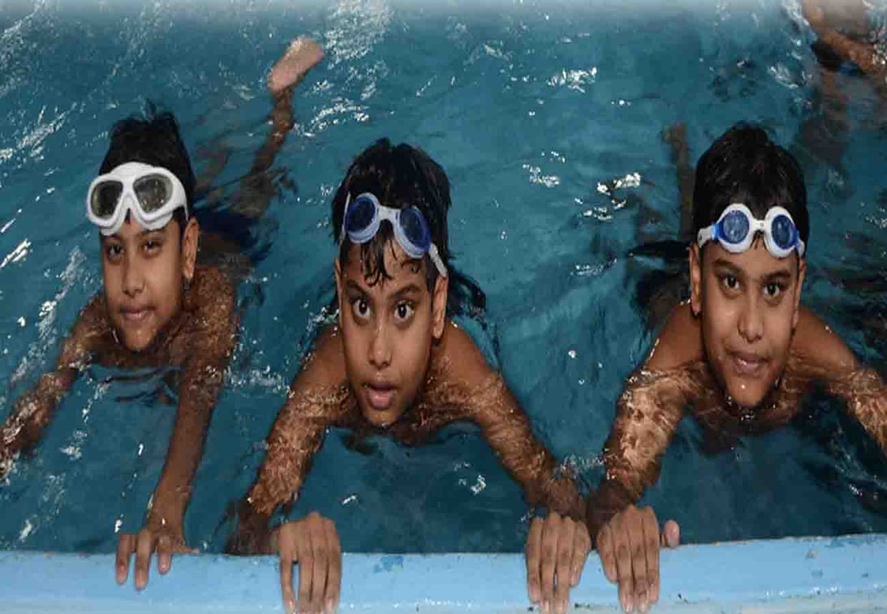 Three sons won swimming competition in kanpur