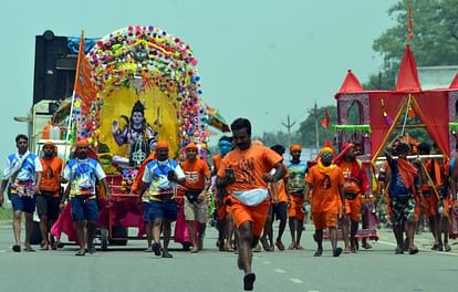 Kawad Yatra 2019 Heavy Rush In Roorkee - Amar Ujala Hindi News Live -  कांवड़ पटरी से कांवड़ियों को गुजारने के दावों की निकली हवा, हाईवे पर आया  कांवड़ियों का कारवां