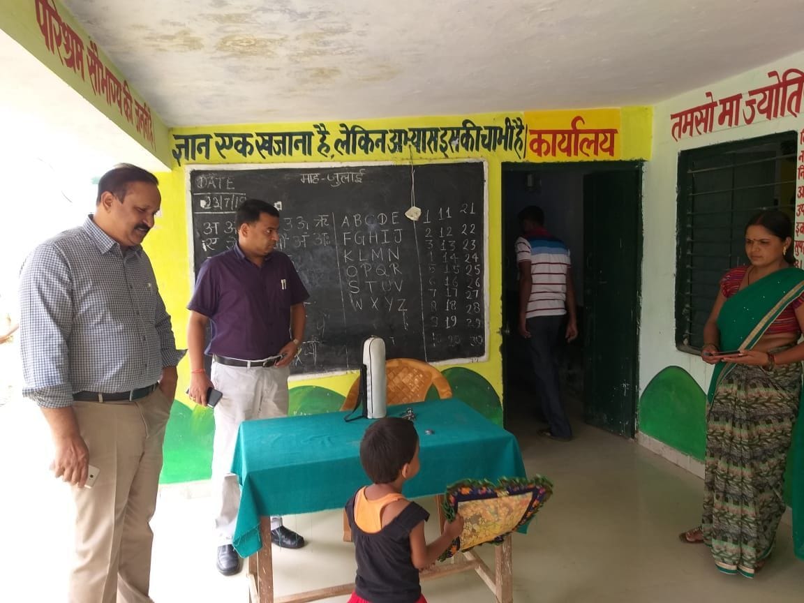 Five teachers and three education friends stopped the pay