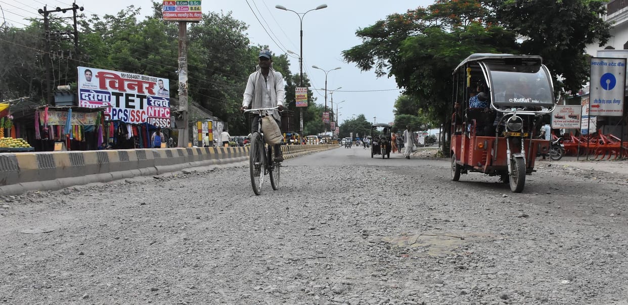 Walking on shabby roads is also difficult