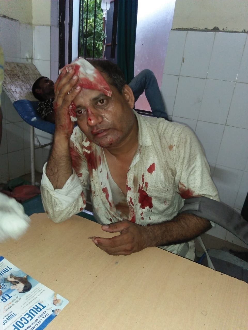 Three vehicles on clash on highway, 11 injured including relative of Defense Minister