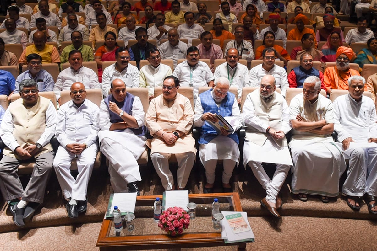 BJP called parliamentary meeting today, Modi-Shah, rajnath-Jaishankar arrives